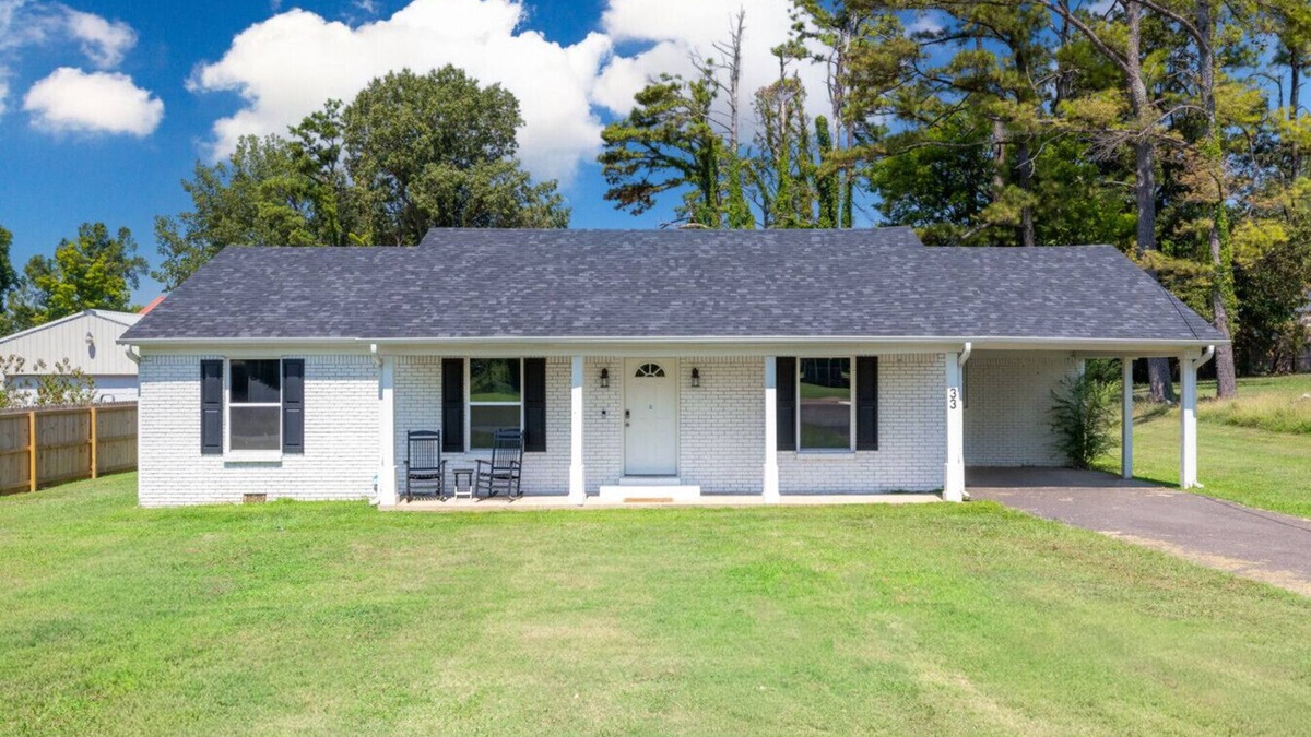 Covington House | Charming 3-BR Retreat, Hot Tub, EV, close to Blue Oval City