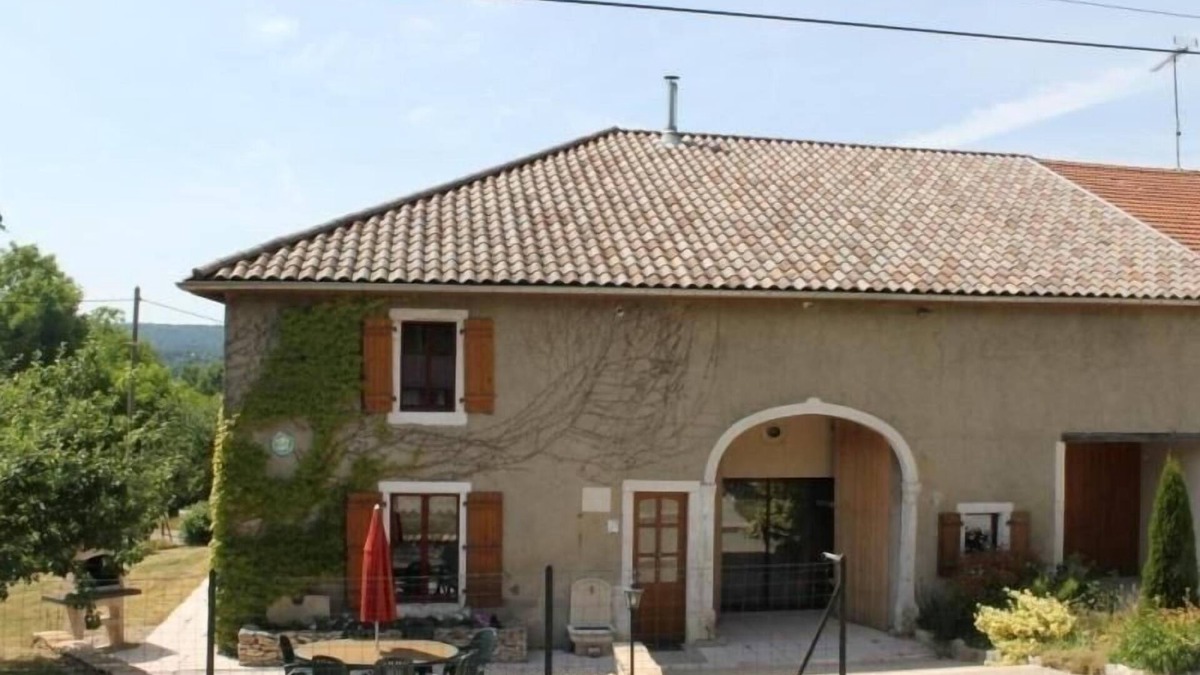 Brixey-aux-Chanoines Cottage | Charming 3-Bed Gîte with Fireplace, Garage, and Sunlit Terrace in Brixey-aux-Chanoines