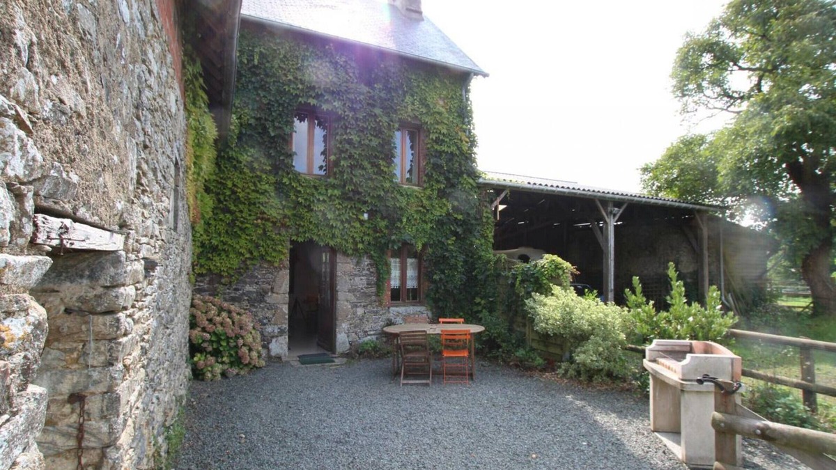Cambernon Cottage | Charming 3-Level House in Cambernon - Fireplace, Garden, Parking, Pet-Friendly, Sleeps 4