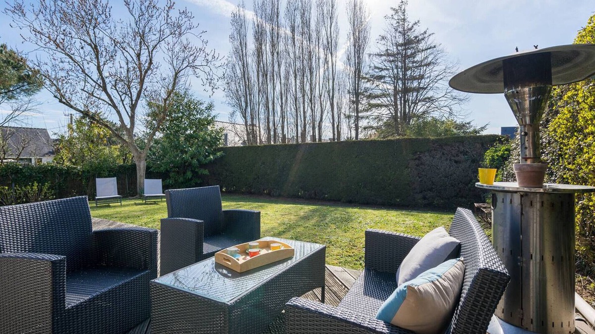 Carnac Villa | Charming 3-Room House in Carnac - 200m from Beach, Private Garden, Parking, WiFi