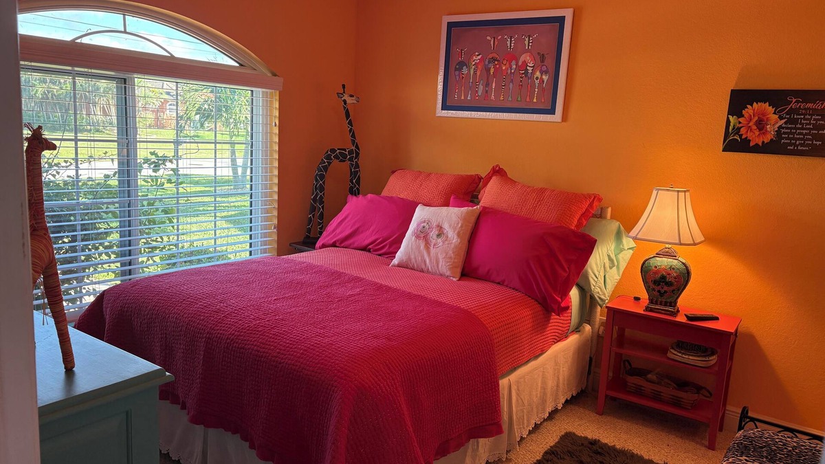 Pelican Apartment | Charming 3 room unit with lanai and pool, near beaches and waterfront dining
