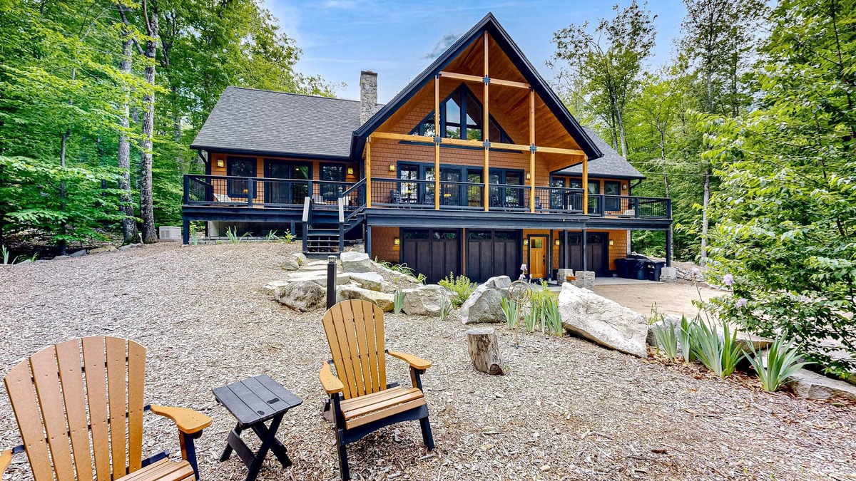 West Alton Ski Chalet | Charming 3 story retreat in the shadows of Lake Winnipesaukee