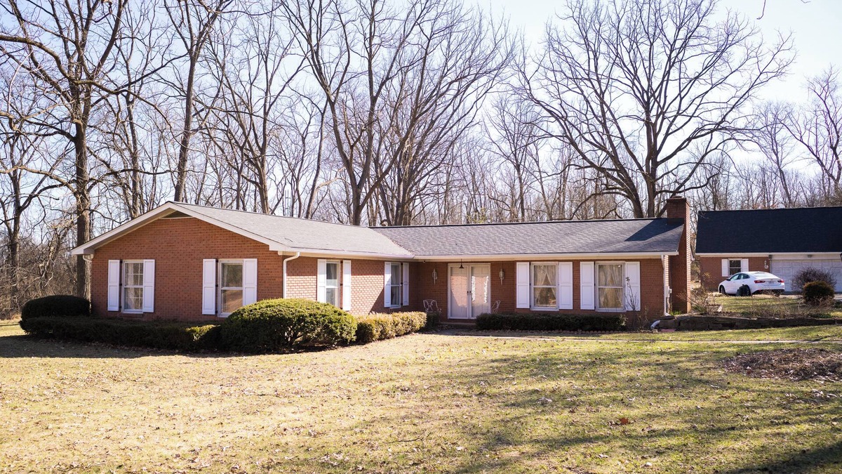Shenandoah Junction House | Charming 3-bedroom house with hot tub near Shepherdstown & Harpers Ferry