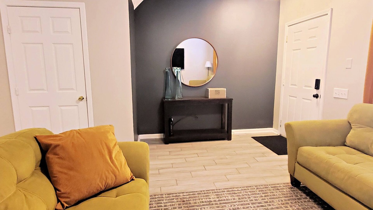 Arlington House | Charming 30+ Day Stay 2-bedroom townhome with WiFi, AC in fabulous Jacksonville