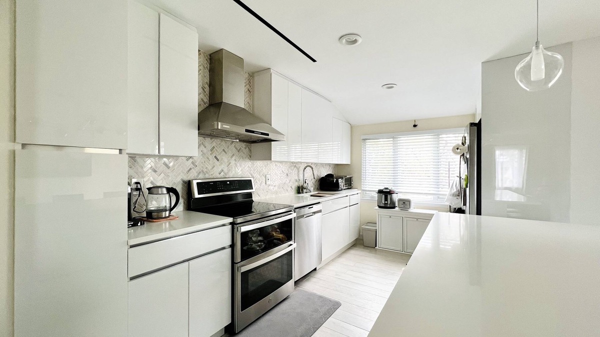 Glen Cove House | Charming 3B2B Home Upper Level