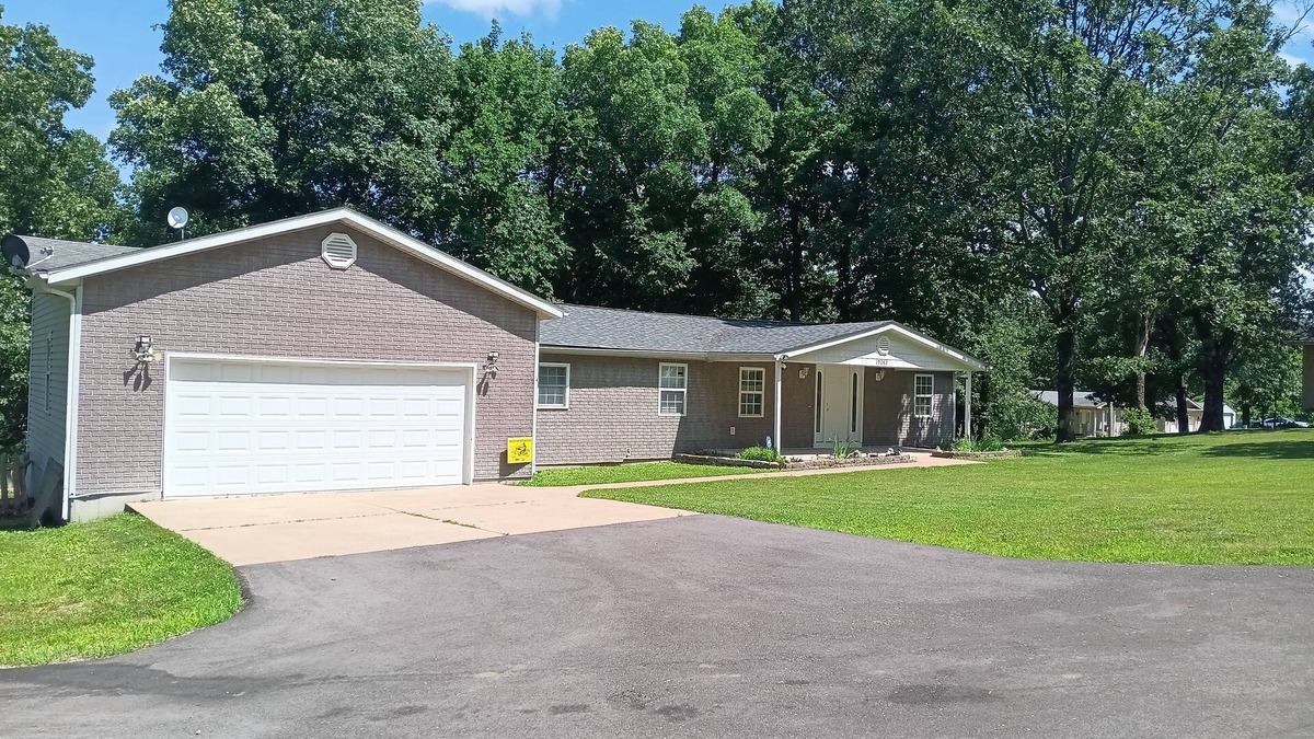 Waynesville House | Charming 3bd/2ba house in Waynesville with WiFi & AC, near FLW, Full Kitchen.