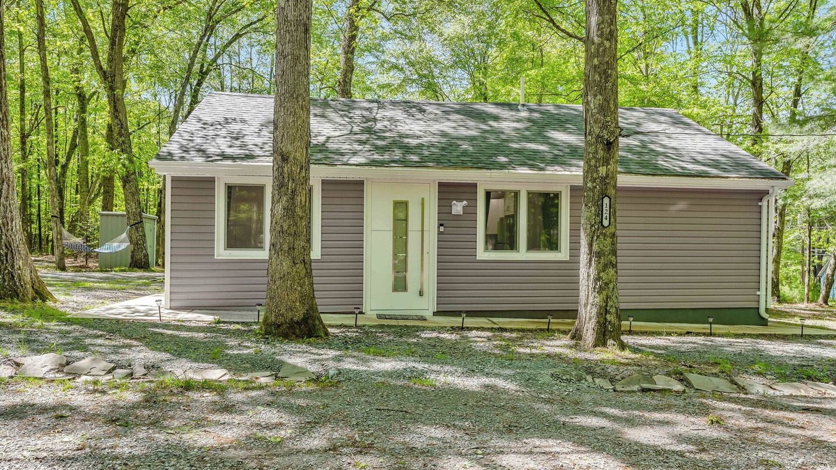 Tafton House | Charming 3BD Cabin by Lake Wallenpaupack