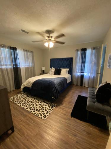 Sharpstown House | Charming 3Bdrm Retreat Near HCU