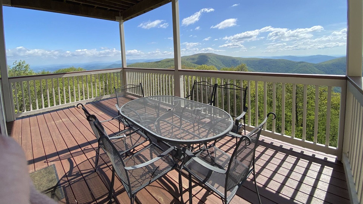 Chestnut Springs Condo | Charming 3bed/3bath condo at Wintergreen! Perfect for hiking getaways!