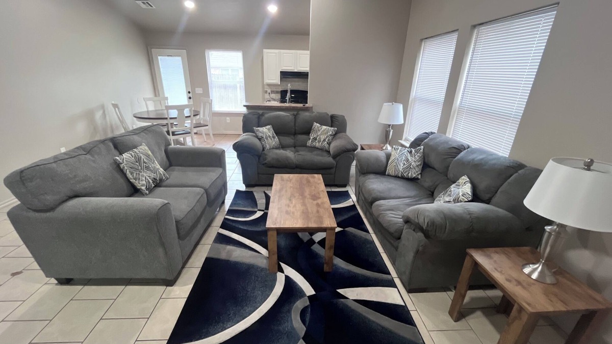 Norman House | Charming 3bed 2bath Duplex in Norman 5 minutes from OU