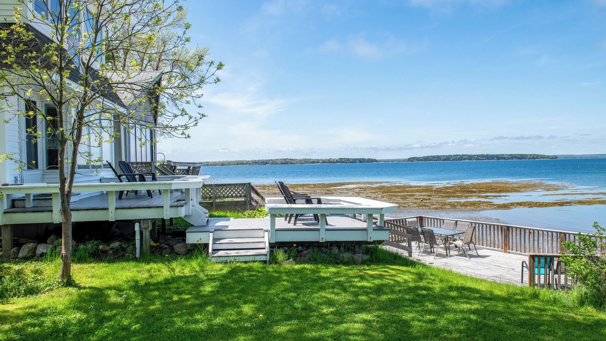 Mid-Coast and Islands Cottage | Charming 3BR, 1.5BA beachfront cottage with multi-level decks