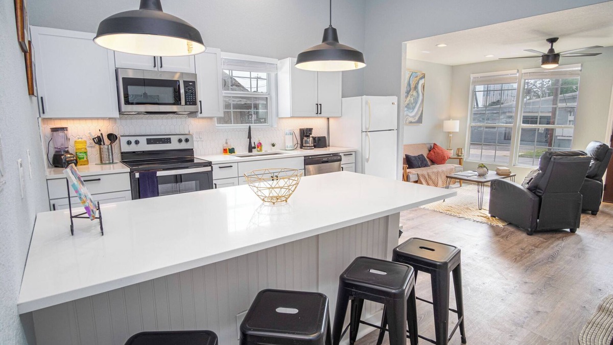 Near East Side Cottage | Charming 3br/2ba Gem Close to Downtown/Riverwalk