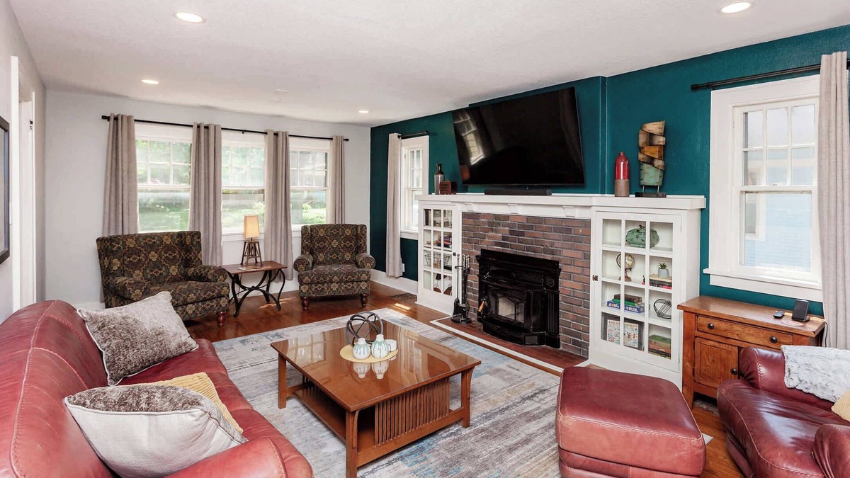 Ames House | Charming 3BR/3.5BA Modern Retreat