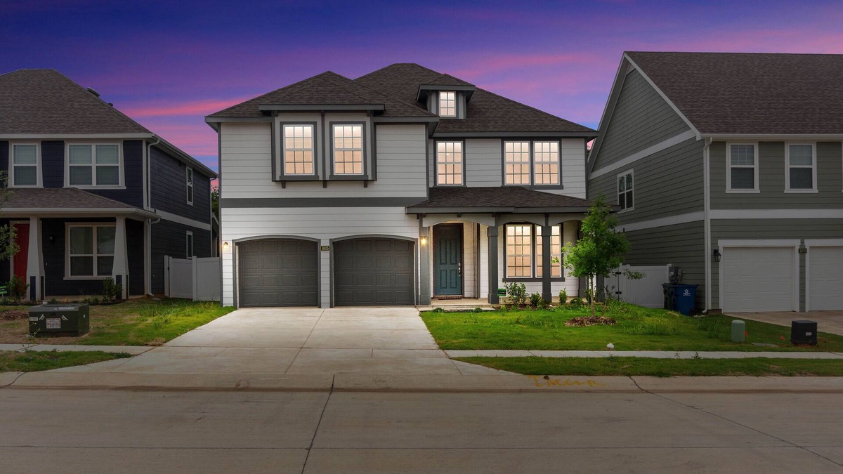Lincoln Park House | Charming 3BR Aubrey Getaway