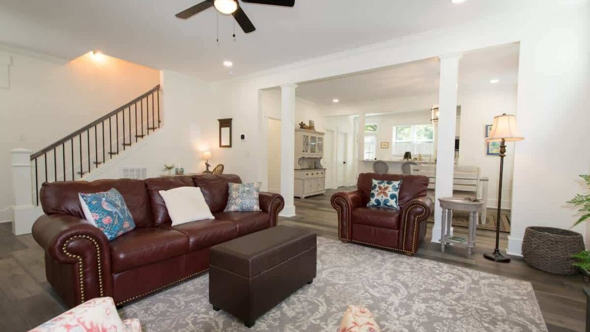 Flat Rock House | Charming 3BR, Balcony, Walk to Flat Rock Playhouse
