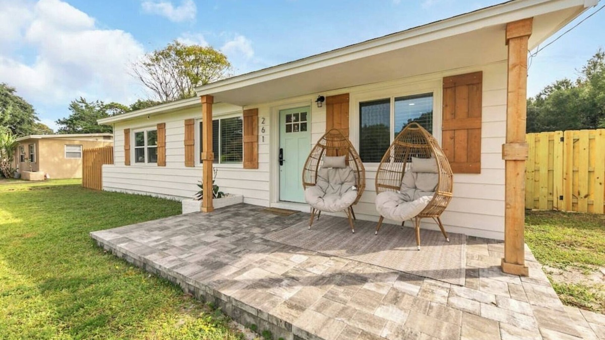 Mary Esther House | Charming 3BR Florida Bungalow Near Beach in FWB