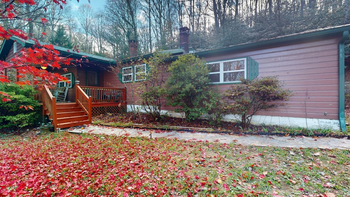 Scaly Mountain House | Charming 3BR home in Scaly Mountain with a full kitchen and high speed internet