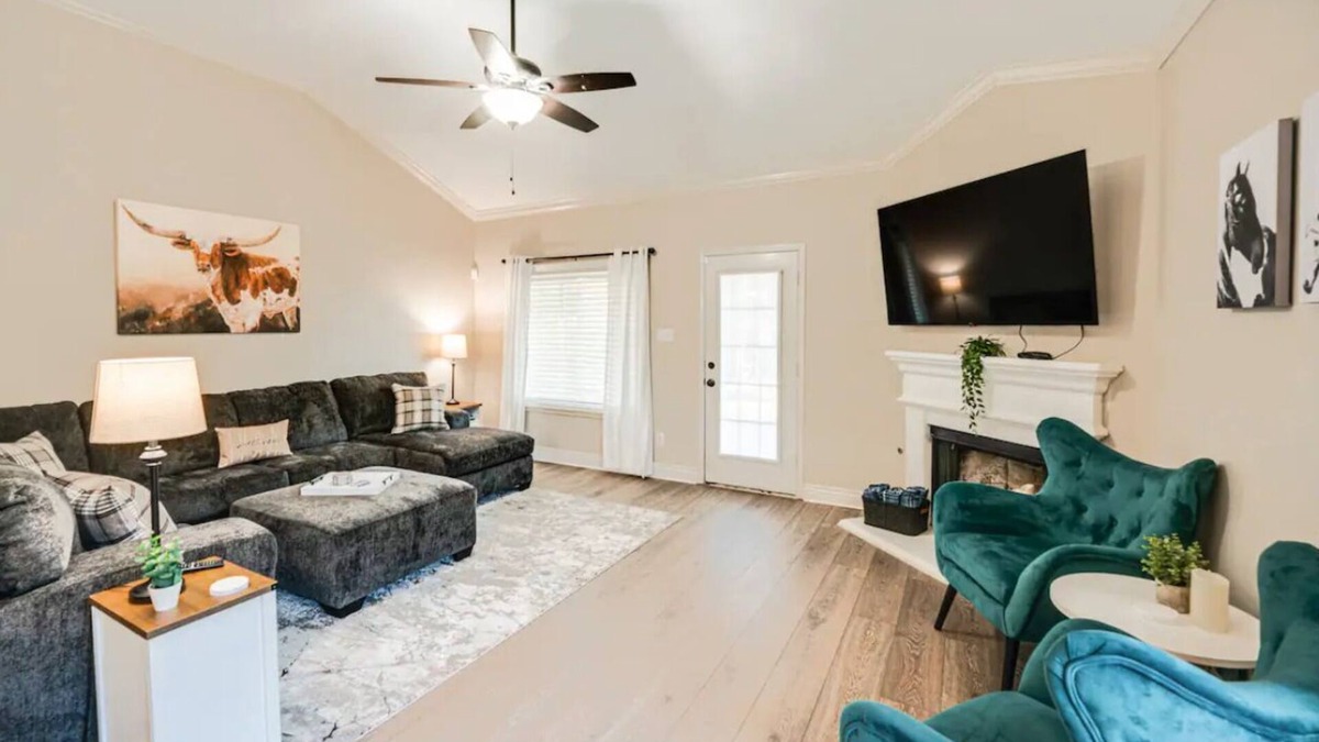 Saginaw House | Charming 3BR Home Near Ft. Worth & Stockyards w/King Bed, Covered Patio & Grill