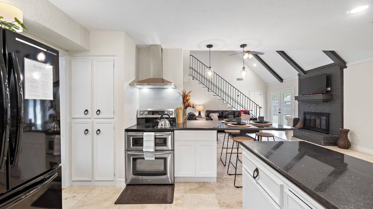 Lake Jackson House | Charming 3BR Home w/Outdoor Dining on Buttercup Street