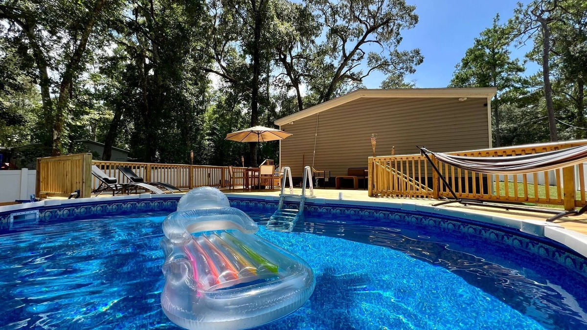 Brooksville House | Charming 3BR Home with Pool near Weeki Wachee