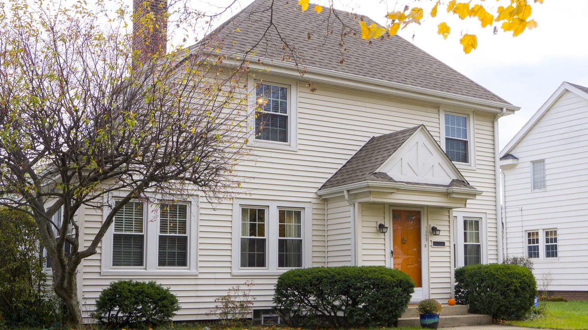 South Bend House | Charming 3br home with hot tub - 2 miles from Notre Dame's campus!