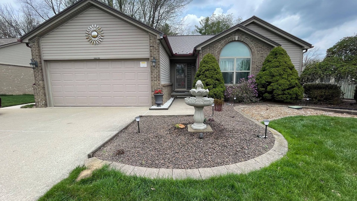 Westland House | Charming 3BR house, Spacious Great Room with Fireplace, Jetted Bathtub to relax