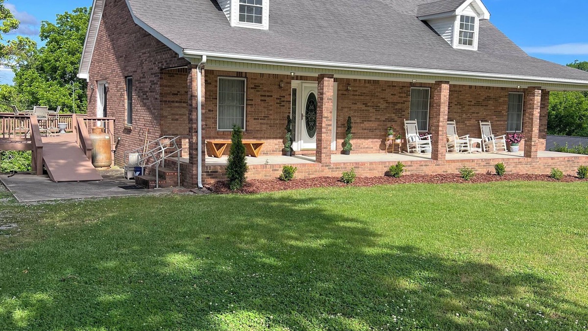 Burkesville House | Charming 3BR house 2 mi to Dale Hollow Lake boat ramp and Sulphur Creek Resort
