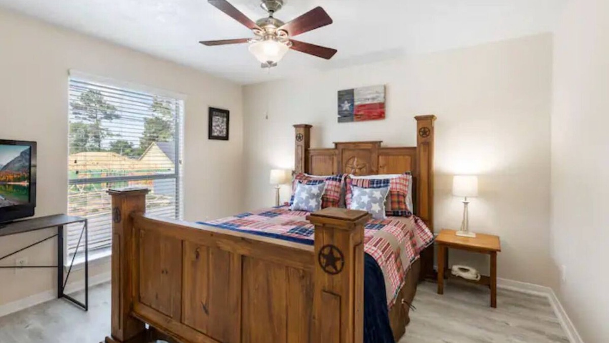 Tomball House | Charming 3br Red Door Townhome