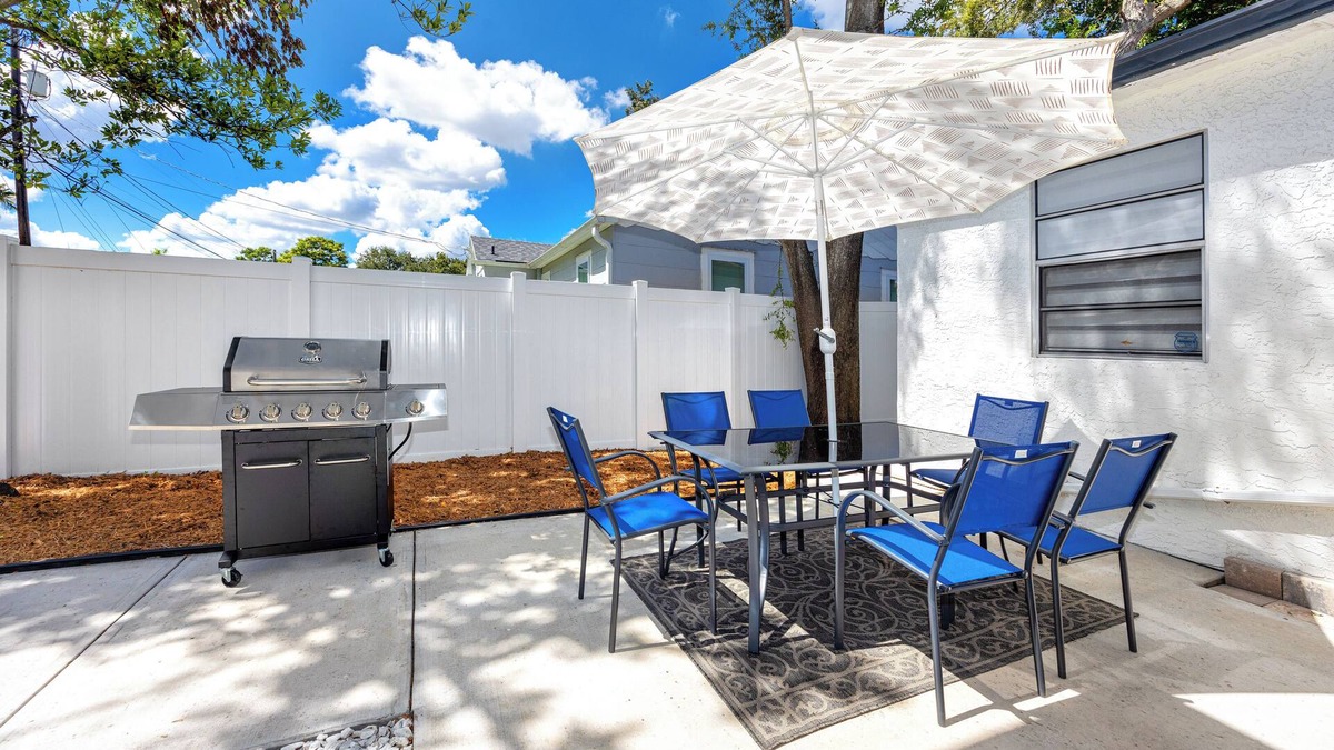 St. Petersburg - Clearwater House | Charming 3BR retreat w/Private yard- 15 min to Gulf Beaches & 6 min to DTSP