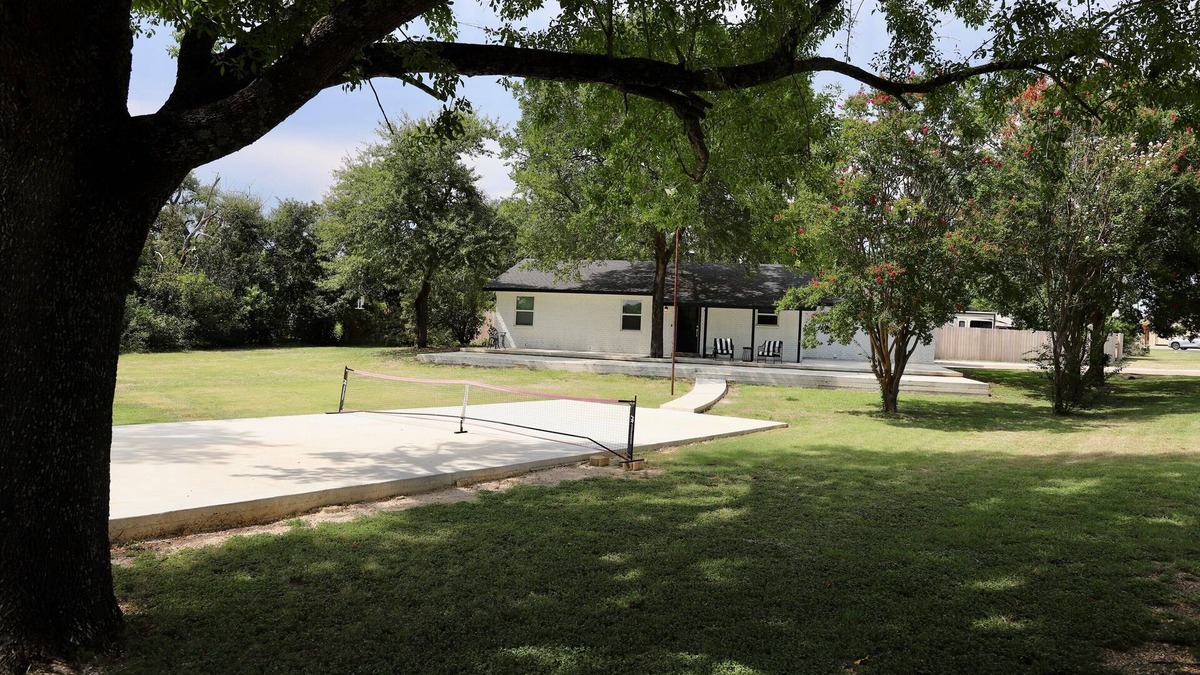 Belton House | Charming 3BR Retreat Near Lake Belton w/Wi-Fi & Sports Court