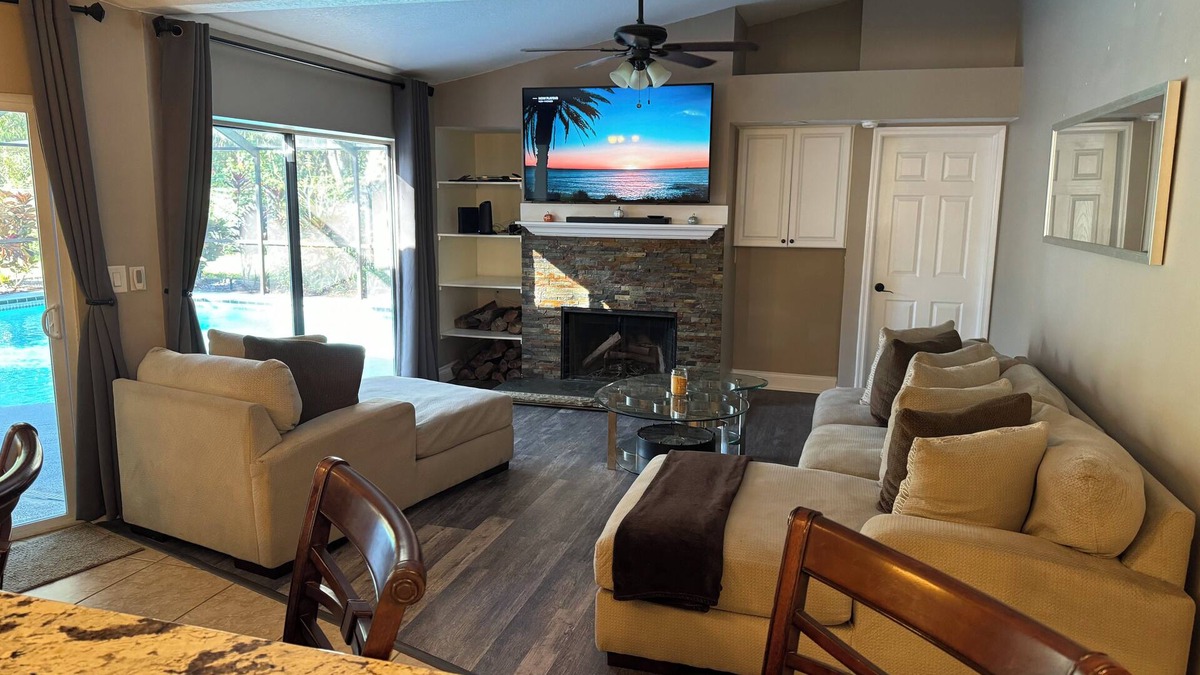 Port Richey House | Charming 4 bdrm house in gated, exclusive neighborhood w/large heated pool.