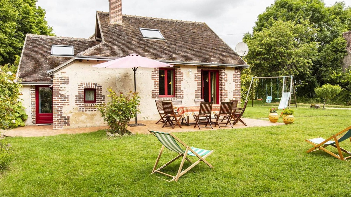 Authon Cottage | Charming 4-Bed Country House with Garden, Near Loire Castles, Sleeps 8-10, Family-Friendly