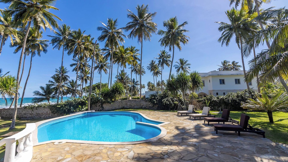 Las Canas Villa | Charming 4-bedroom villa with WiFi and AC in amazing Gaspar Hernández