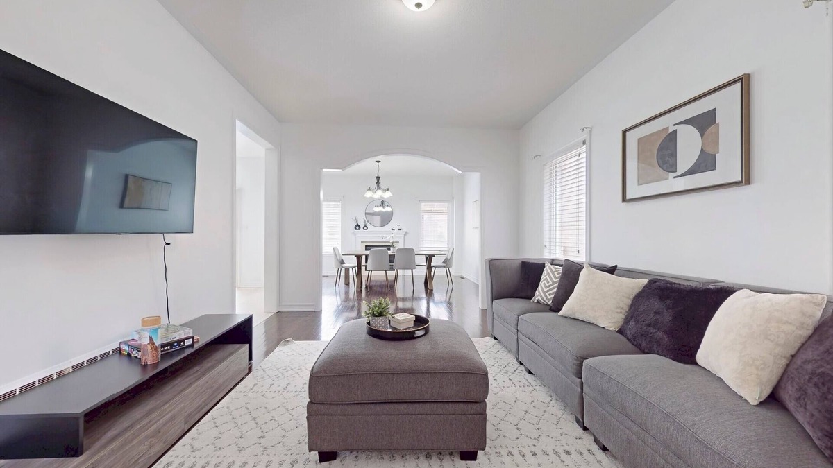 Brampton House | Charming 4-bed Home Away From Home in Brampton, ON