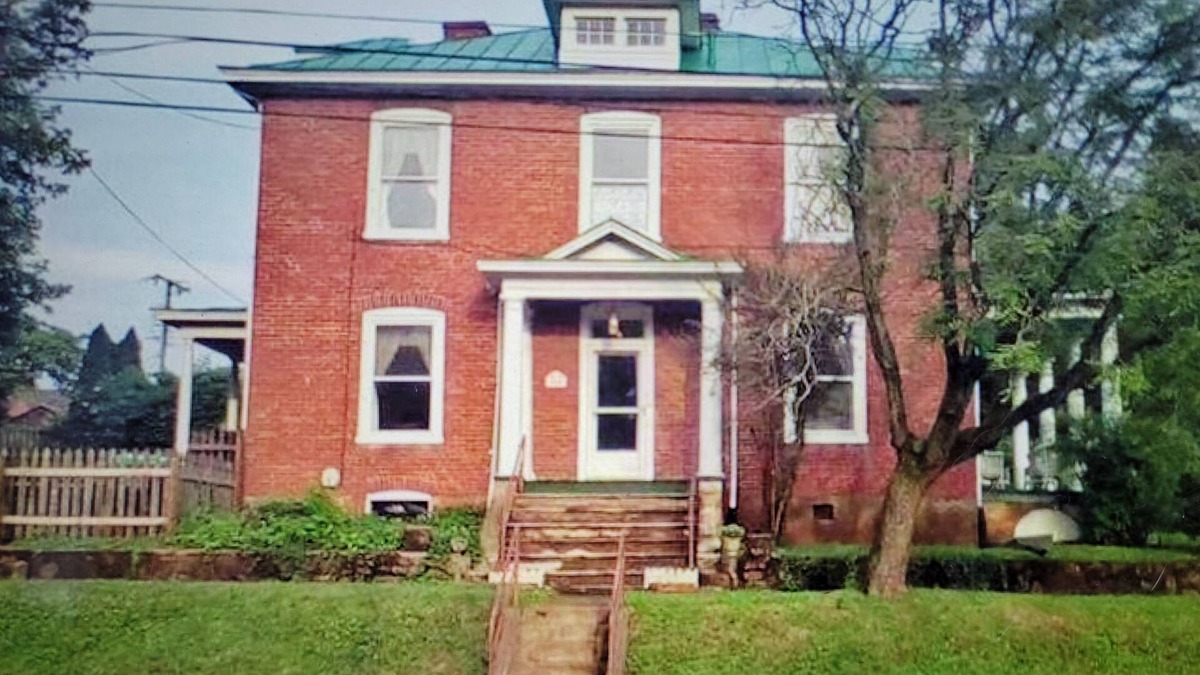 Belmont House | Charming 4-bedroom house in historic downtown Charlottesville with WiFi, AC
