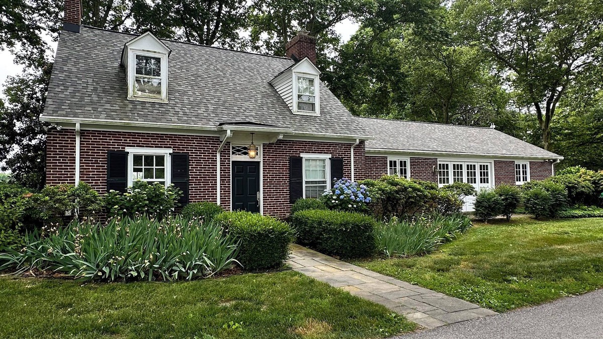 Chesapeake City Cottage | Charming 4-Bedroom Cottage - Vineyard Views & Waterfront Tasting Room & Resort