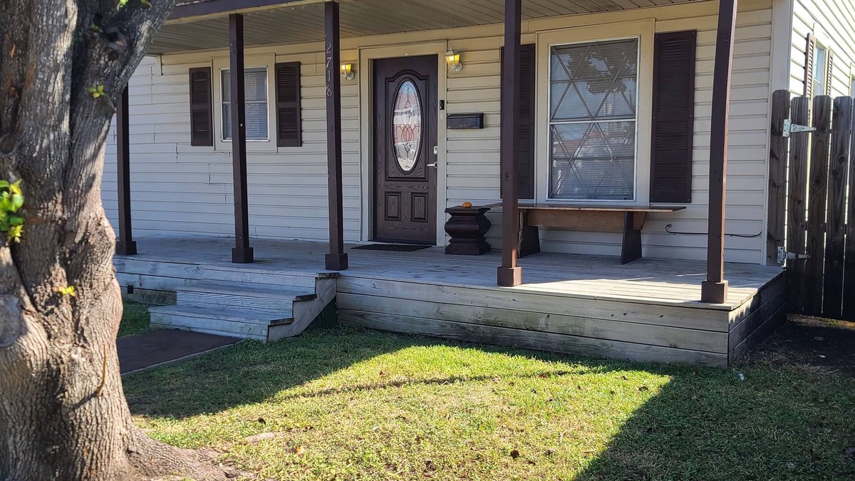 Central City House | Charming 4 bedroom home. Entire home and back yard all to yourself. Free wifi