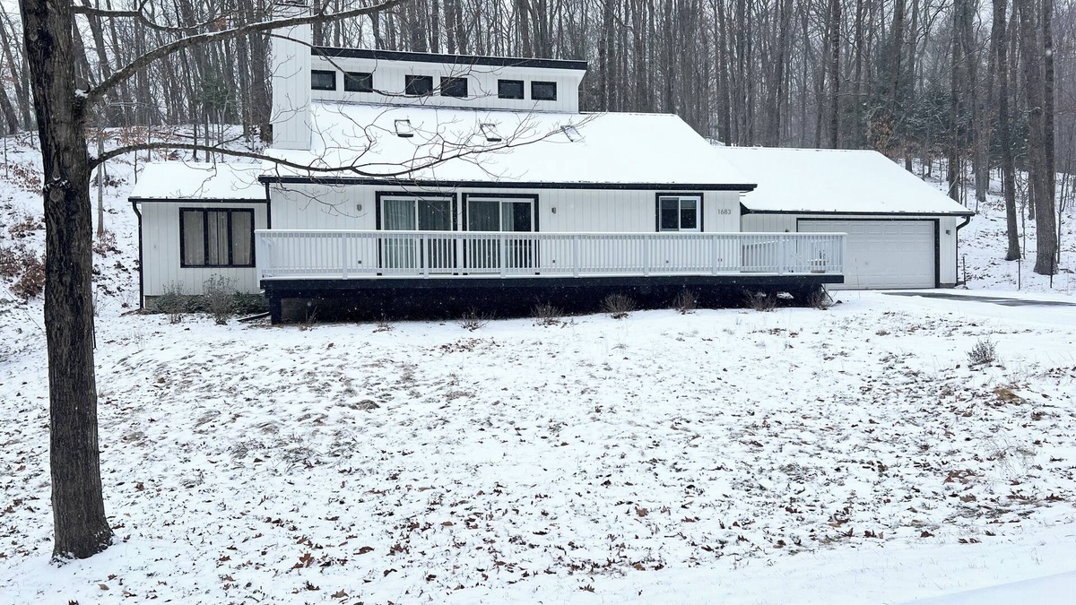 Birchwood Farms House | Charming 4-bedroom house in Harbor Springs, Close to town and Ski Hills!