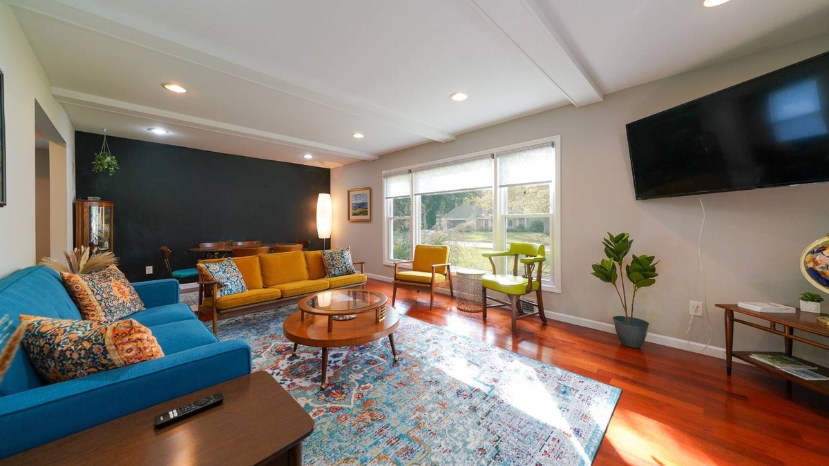 Beverly Hills House | Charming 4-bedroom house on a half-acre lot in a beautiful neighborhood.