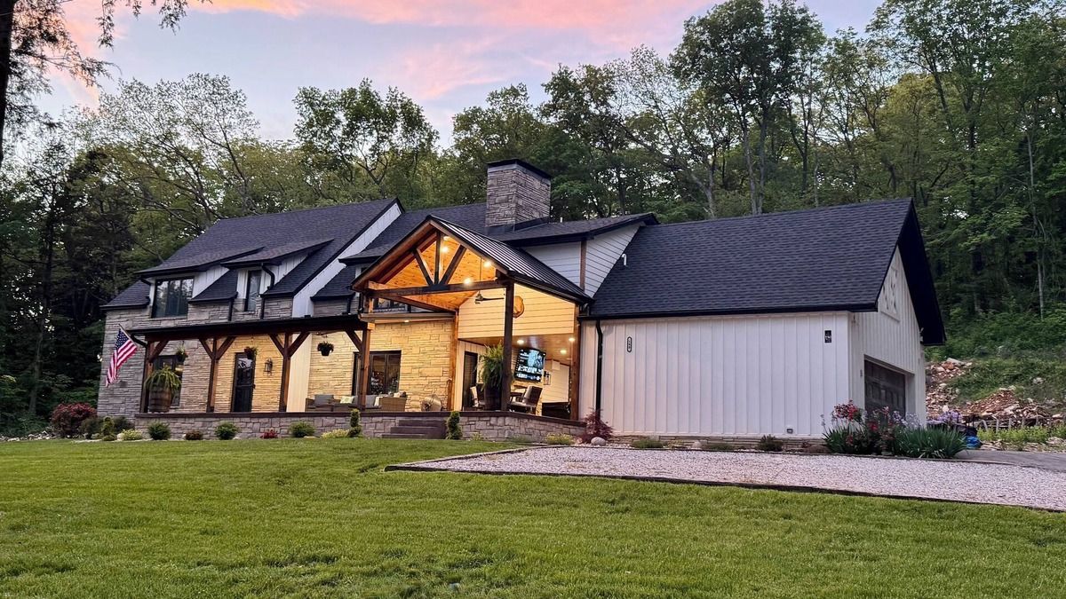 Bowling Green House | Charming 4-bedroom house with AC, WiFi in tranquil Bowling Green.