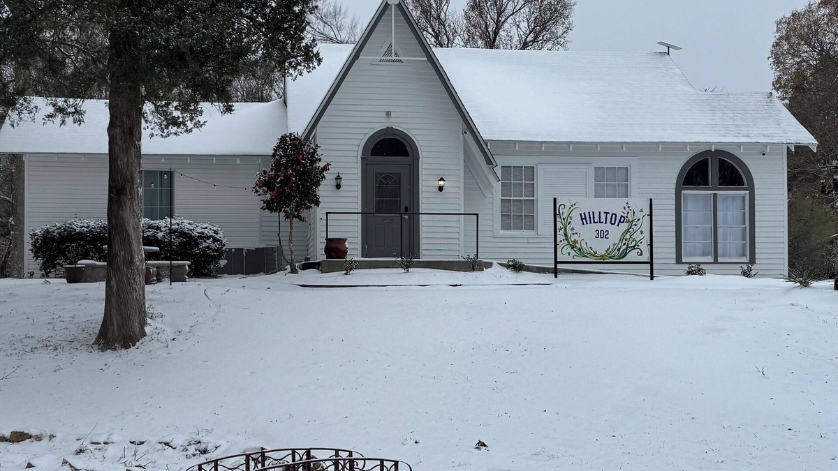 Marksville House | Charming 4-bedroom bed & breakfast in Marksville with AC, WiFi and full Kitchen.