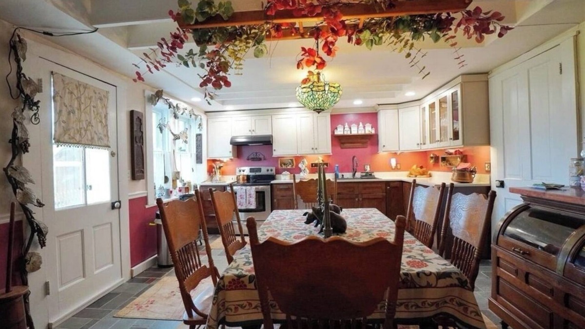 Hermann Bed & Breakfast | Charming 4-bedroom bed & breakfast in Hermann with AC, WiFi