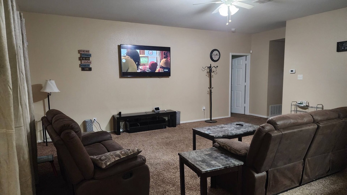Killeen House | Charming 4-bedroom bungalow with AC and WiFi in lovely Killeen