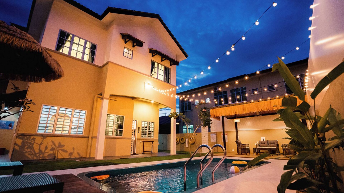 Lumut House | Charming 4-bedroom bungalow with private pool in beautiful coastal town Lumut