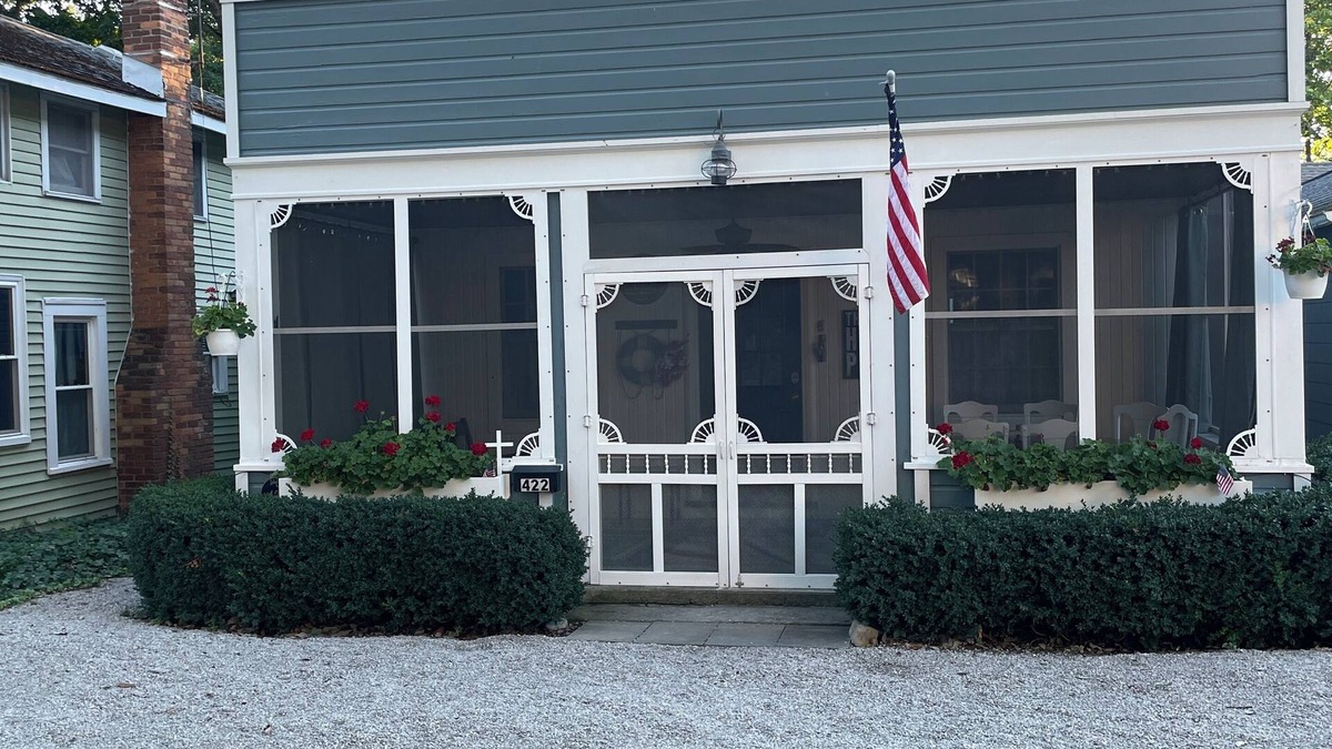 Lakeside Cottage | Charming 4-bedroom cottage in Lakeside with WiFi and AC