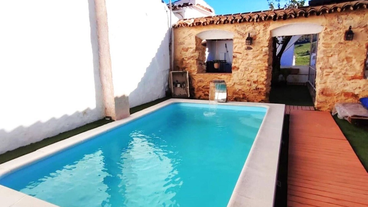 El Colmenar Cottage | Charming 4-Bedroom House with Shared Pool in Benarrabá, Spain