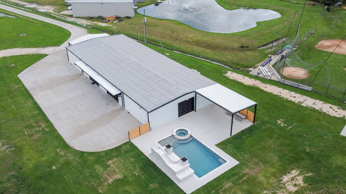 Alvin Other | Charming 4-bedroom farmhouse in Alvin with Pool & Pond!