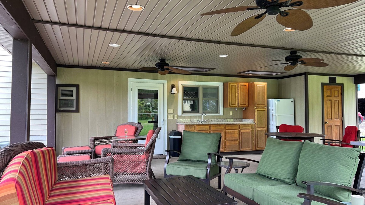 Town of Jerusalem House | Charming 4-bedroom house with WiFi and AC in Branchport