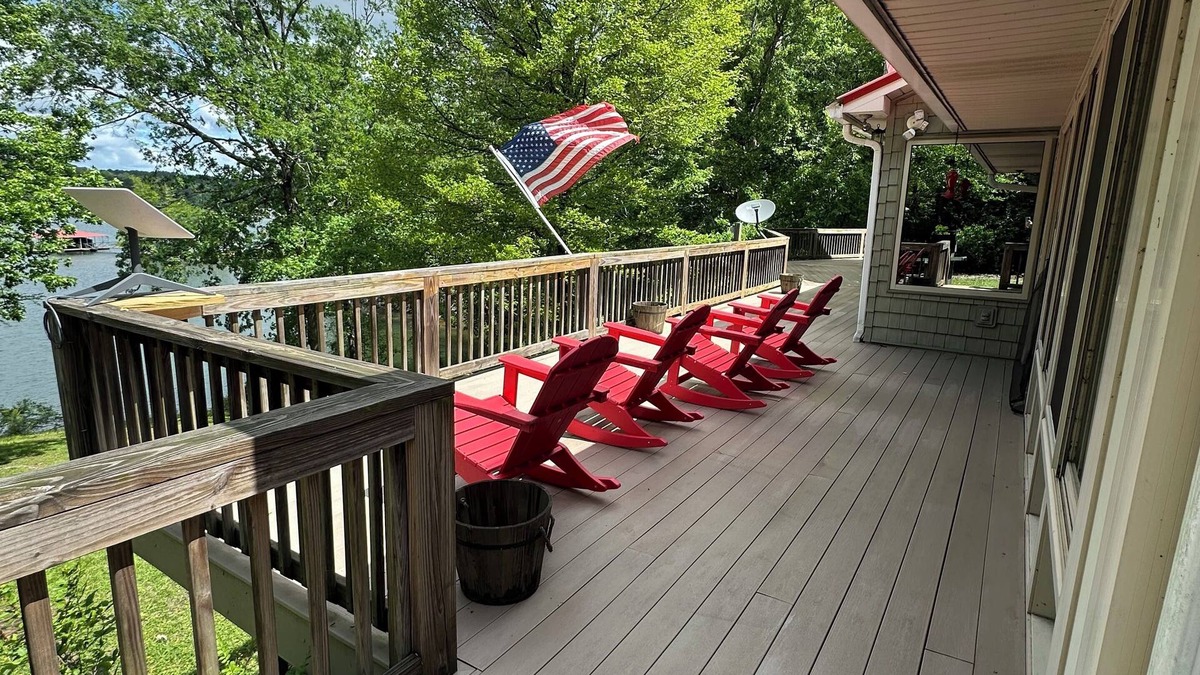 Crane Hill House | Charming 4-bedroom house in the heart of Smith Lake in Crane Hill