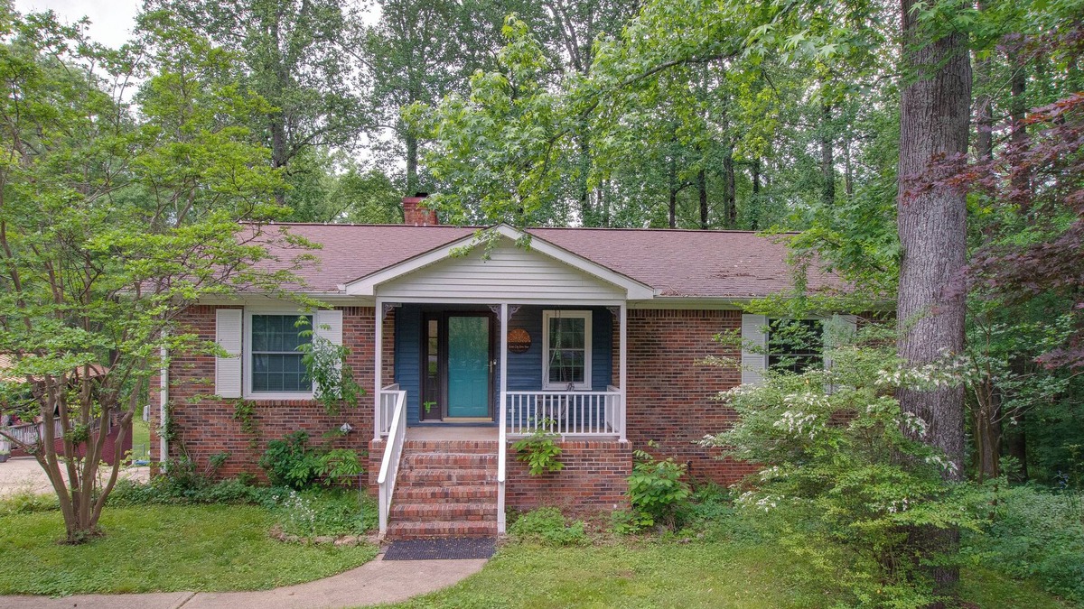 Normal House | Charming 4-bedroom house on the Flint River, WiFi in beautiful Huntsville, AL.